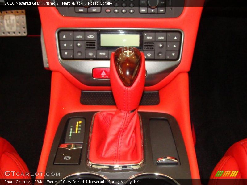 Nero (Black) / Rosso Corallo 2010 Maserati GranTurismo S