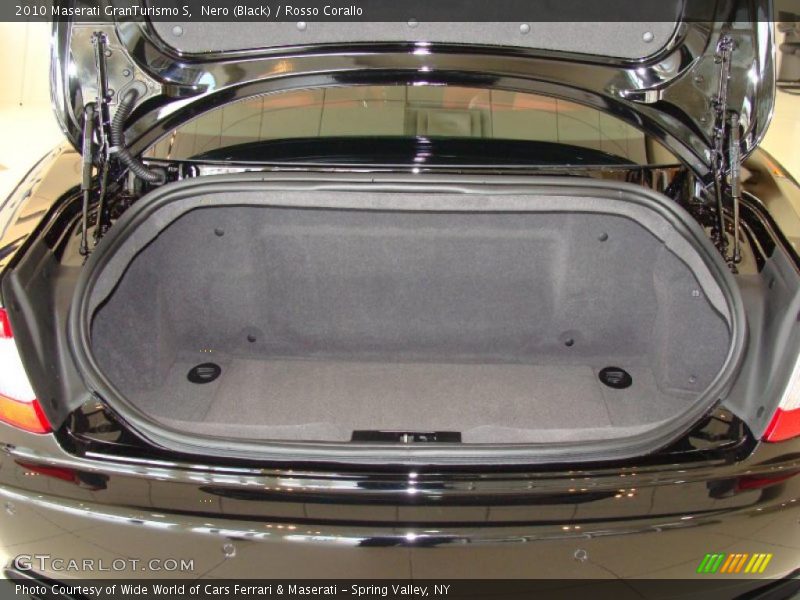 Nero (Black) / Rosso Corallo 2010 Maserati GranTurismo S