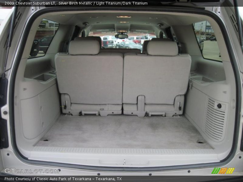 Silver Birch Metallic / Light Titanium/Dark Titanium 2009 Chevrolet Suburban LT