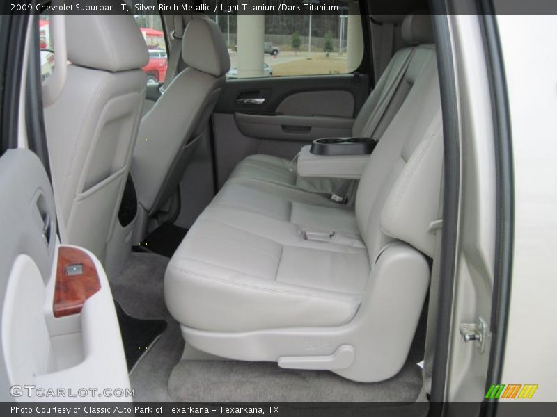 Silver Birch Metallic / Light Titanium/Dark Titanium 2009 Chevrolet Suburban LT