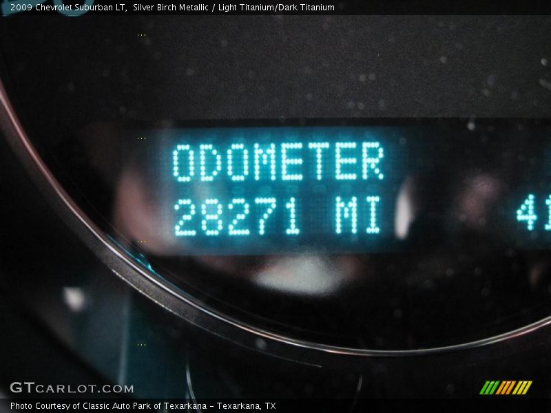 Silver Birch Metallic / Light Titanium/Dark Titanium 2009 Chevrolet Suburban LT