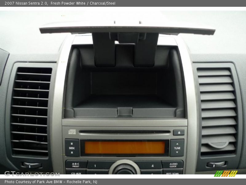 Fresh Powder White / Charcoal/Steel 2007 Nissan Sentra 2.0