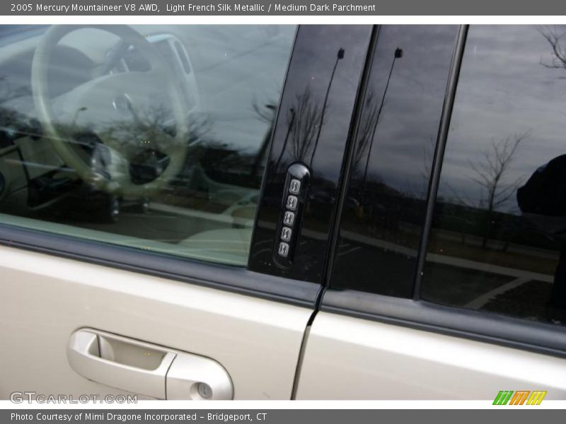 Light French Silk Metallic / Medium Dark Parchment 2005 Mercury Mountaineer V8 AWD