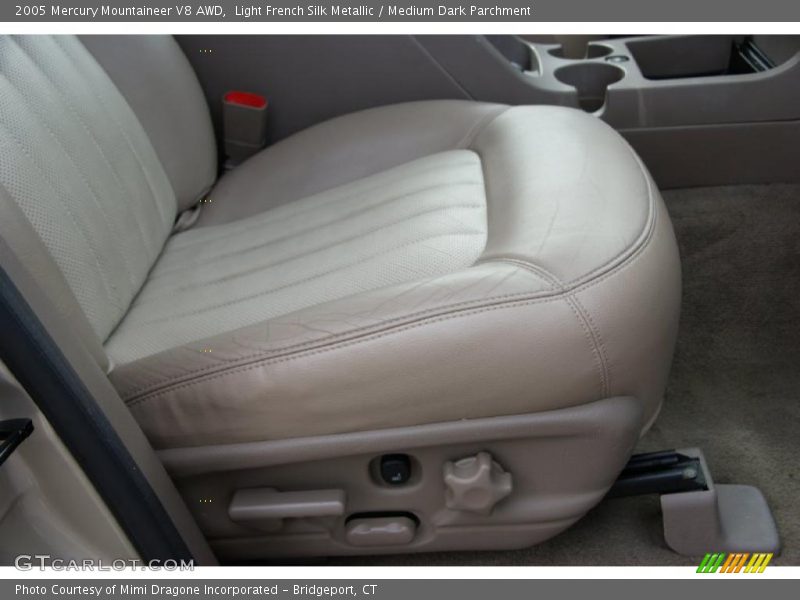Light French Silk Metallic / Medium Dark Parchment 2005 Mercury Mountaineer V8 AWD