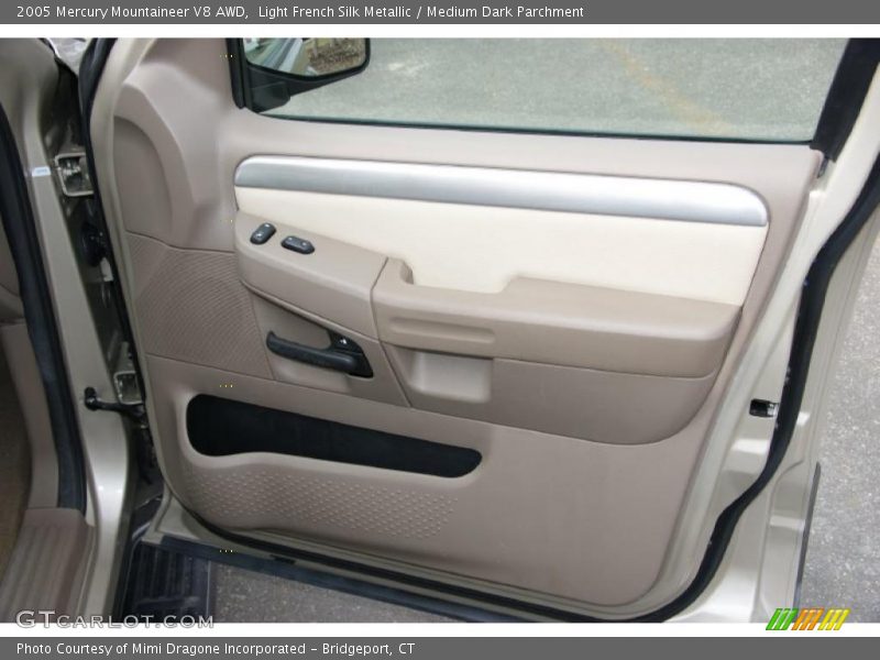 Light French Silk Metallic / Medium Dark Parchment 2005 Mercury Mountaineer V8 AWD