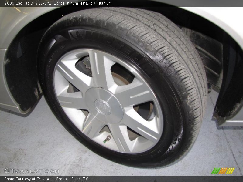 Light Platinum Metallic / Titanium 2006 Cadillac DTS Luxury