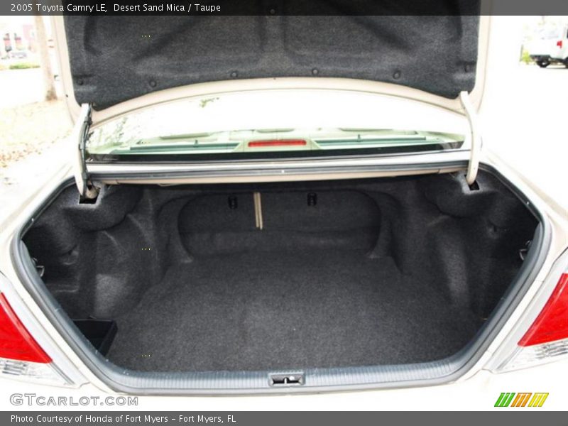 Desert Sand Mica / Taupe 2005 Toyota Camry LE