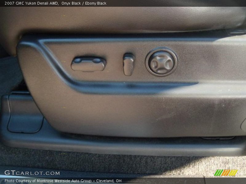 Onyx Black / Ebony Black 2007 GMC Yukon Denali AWD