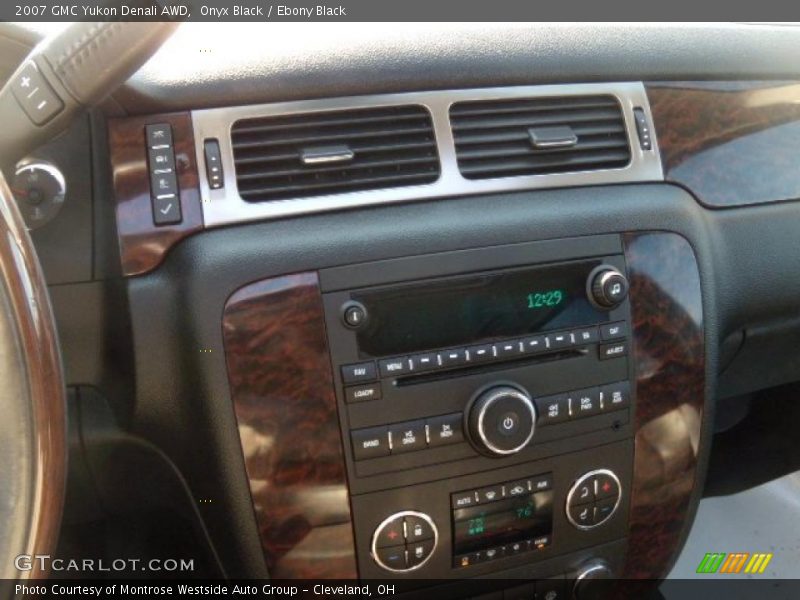 Onyx Black / Ebony Black 2007 GMC Yukon Denali AWD