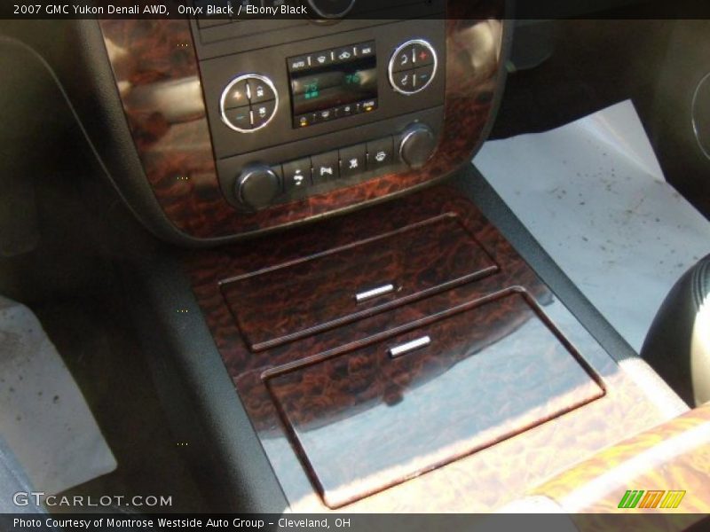 Onyx Black / Ebony Black 2007 GMC Yukon Denali AWD