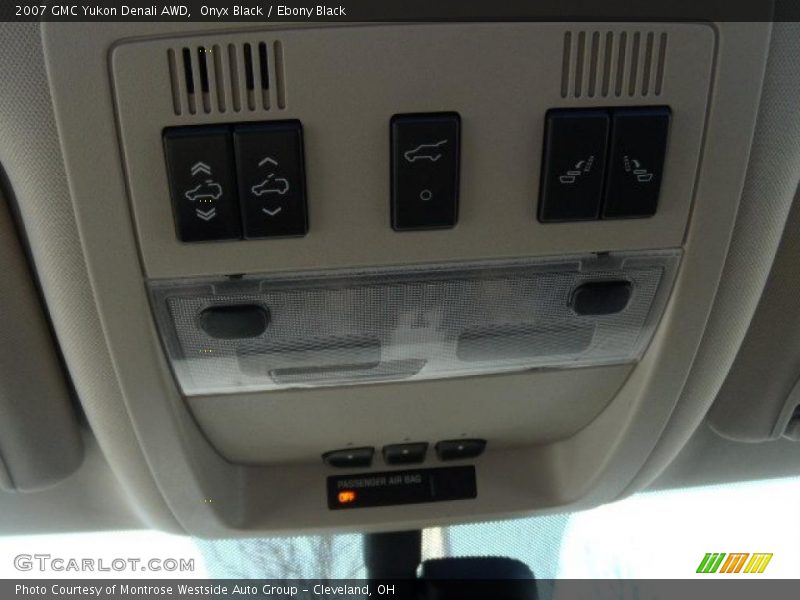 Onyx Black / Ebony Black 2007 GMC Yukon Denali AWD