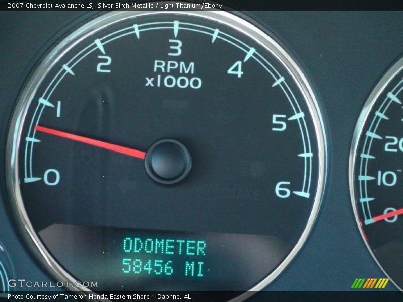 Silver Birch Metallic / Light Titanium/Ebony 2007 Chevrolet Avalanche LS