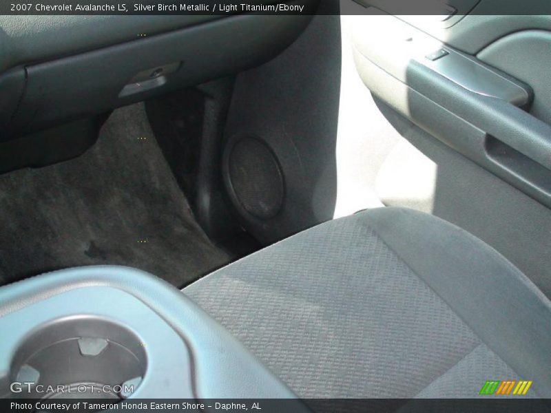 Silver Birch Metallic / Light Titanium/Ebony 2007 Chevrolet Avalanche LS