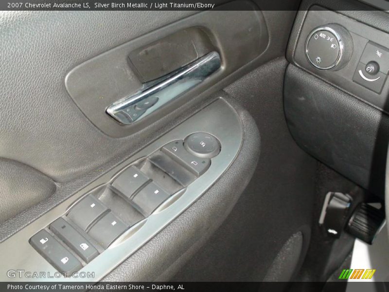 Silver Birch Metallic / Light Titanium/Ebony 2007 Chevrolet Avalanche LS