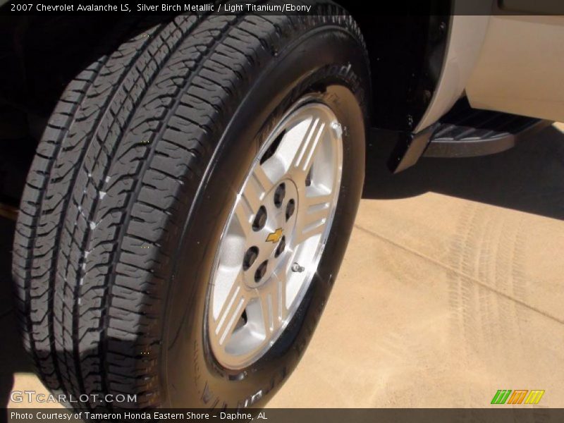 Silver Birch Metallic / Light Titanium/Ebony 2007 Chevrolet Avalanche LS