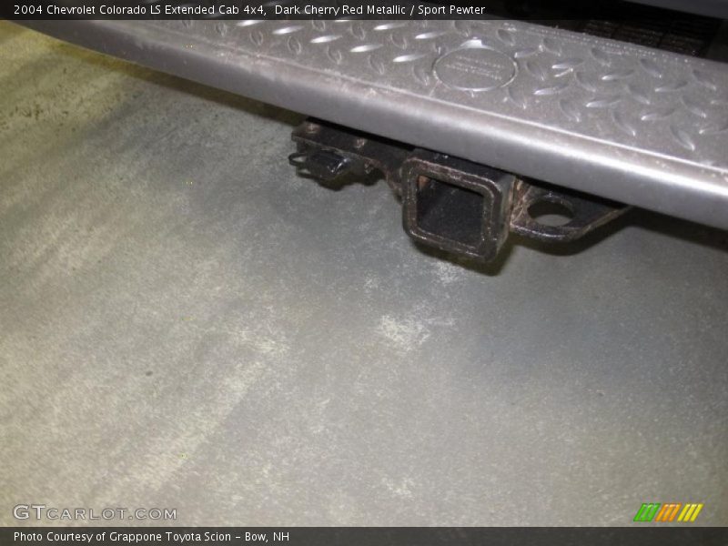Dark Cherry Red Metallic / Sport Pewter 2004 Chevrolet Colorado LS Extended Cab 4x4