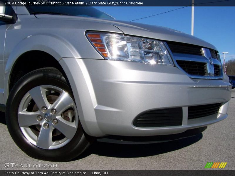 Bright Silver Metallic / Dark Slate Gray/Light Graystone 2009 Dodge Journey SXT