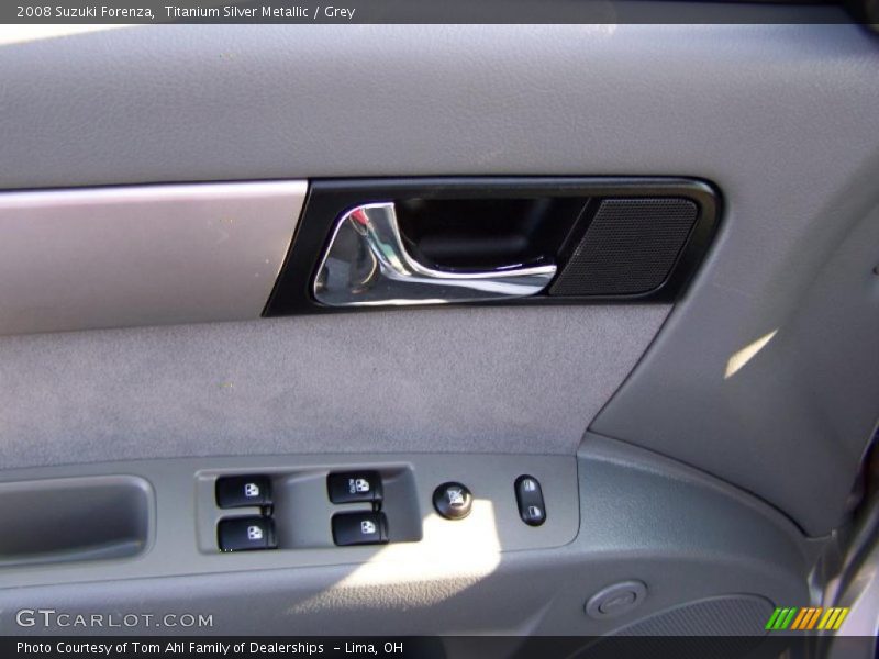 Titanium Silver Metallic / Grey 2008 Suzuki Forenza