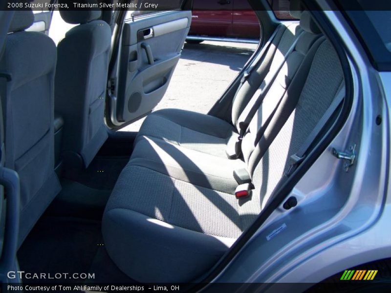Titanium Silver Metallic / Grey 2008 Suzuki Forenza