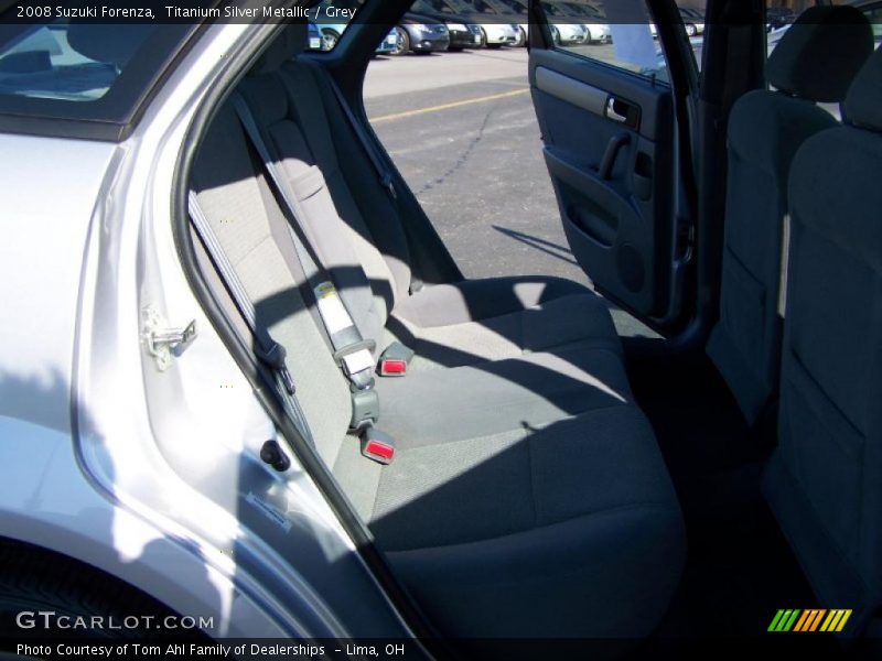Titanium Silver Metallic / Grey 2008 Suzuki Forenza