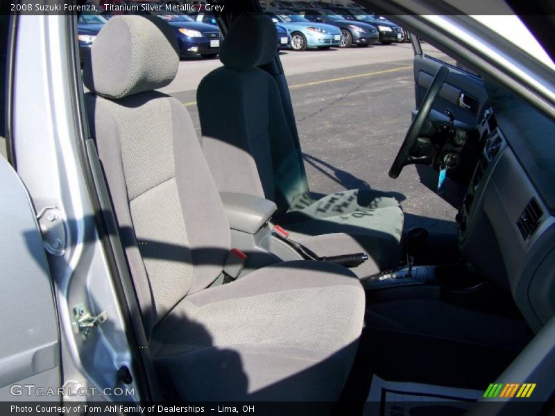 Titanium Silver Metallic / Grey 2008 Suzuki Forenza