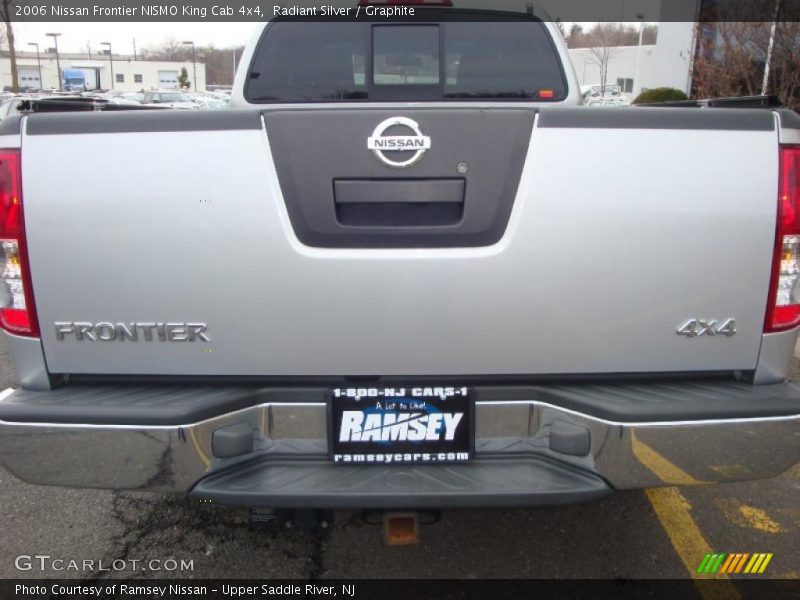 Radiant Silver / Graphite 2006 Nissan Frontier NISMO King Cab 4x4