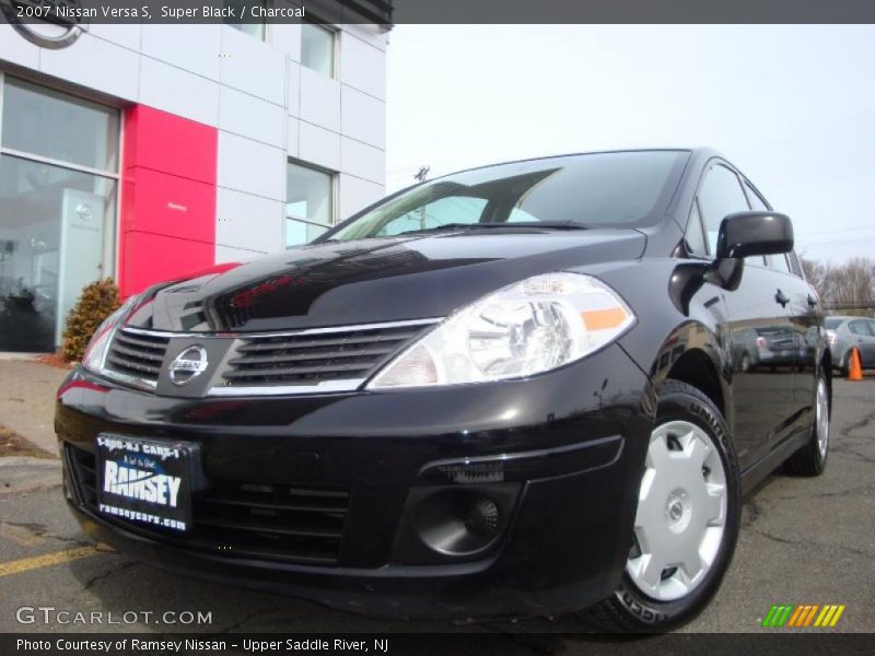 Super Black / Charcoal 2007 Nissan Versa S