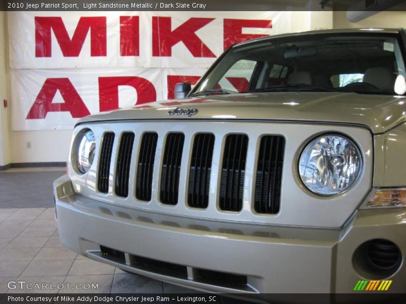 Light Sandstone Metallic / Dark Slate Gray 2010 Jeep Patriot Sport