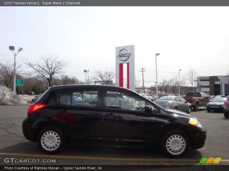 Super Black / Charcoal 2007 Nissan Versa S