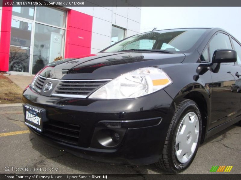 Super Black / Charcoal 2007 Nissan Versa S