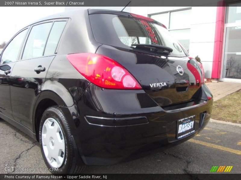 Super Black / Charcoal 2007 Nissan Versa S