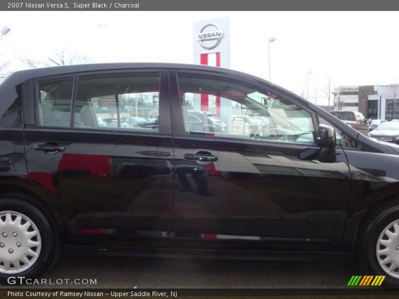 Super Black / Charcoal 2007 Nissan Versa S