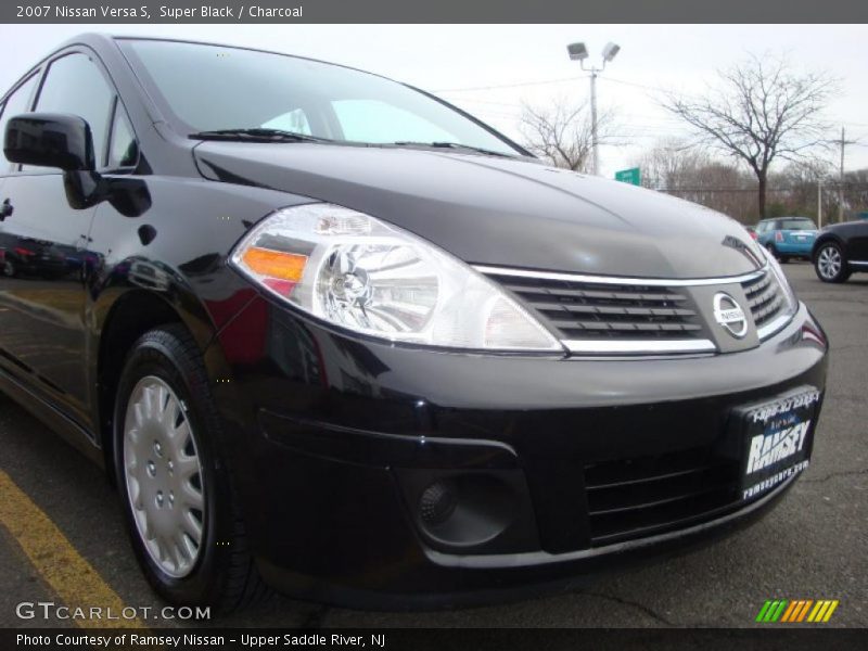 Super Black / Charcoal 2007 Nissan Versa S