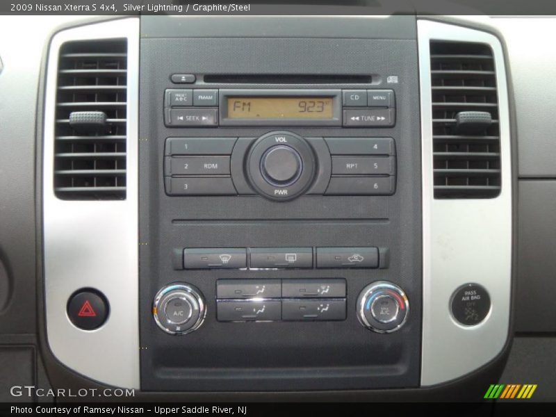Silver Lightning / Graphite/Steel 2009 Nissan Xterra S 4x4