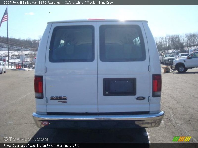 Oxford White / Medium Flint Grey 2007 Ford E Series Van E250 Passenger