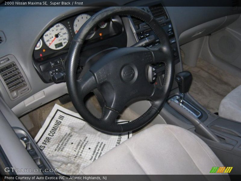Super Black / Frost 2000 Nissan Maxima SE