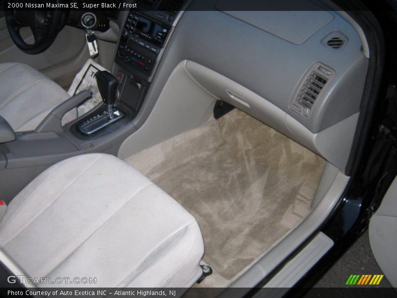 Super Black / Frost 2000 Nissan Maxima SE
