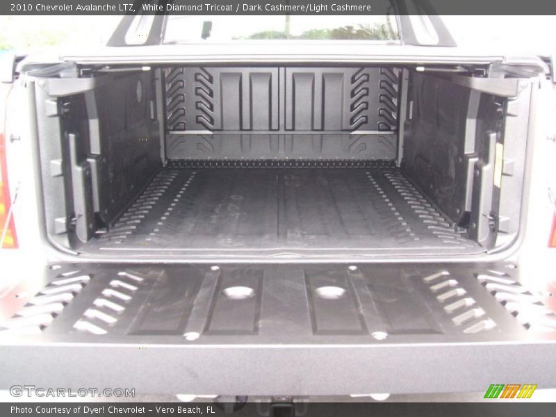 White Diamond Tricoat / Dark Cashmere/Light Cashmere 2010 Chevrolet Avalanche LTZ
