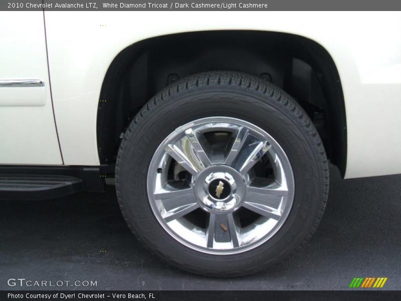 White Diamond Tricoat / Dark Cashmere/Light Cashmere 2010 Chevrolet Avalanche LTZ