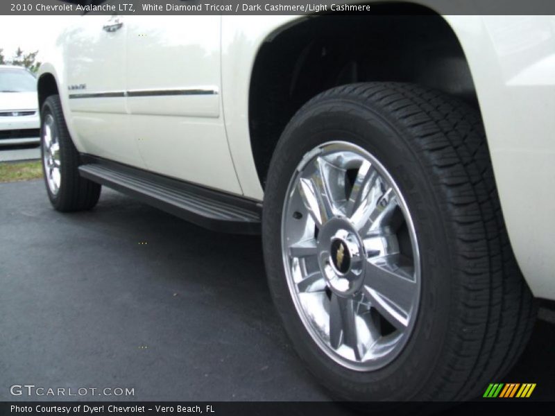 White Diamond Tricoat / Dark Cashmere/Light Cashmere 2010 Chevrolet Avalanche LTZ