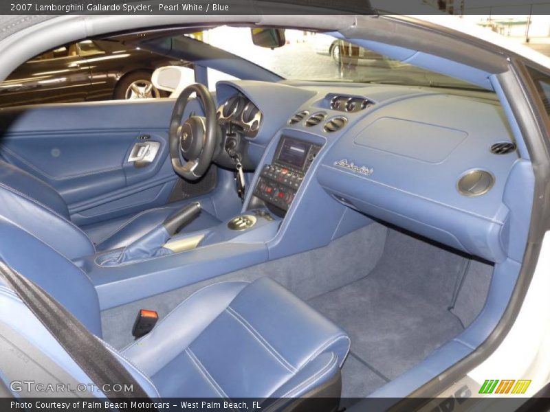 Dashboard of 2007 Gallardo Spyder