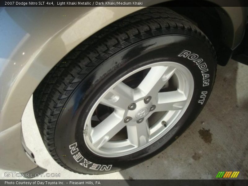 Light Khaki Metallic / Dark Khaki/Medium Khaki 2007 Dodge Nitro SLT 4x4