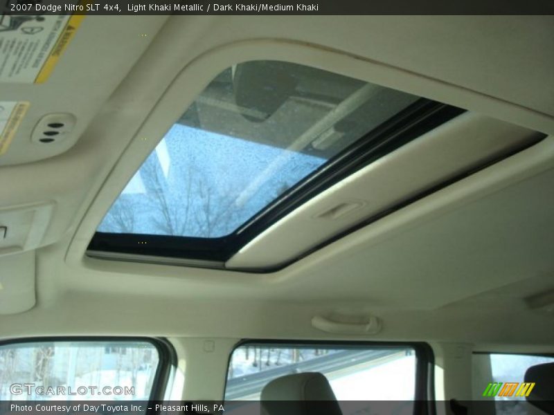 Light Khaki Metallic / Dark Khaki/Medium Khaki 2007 Dodge Nitro SLT 4x4