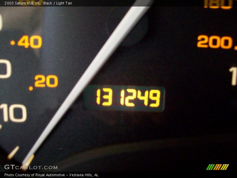 Black / Light Tan 2003 Saturn VUE V6