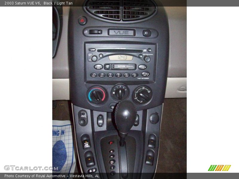 Black / Light Tan 2003 Saturn VUE V6