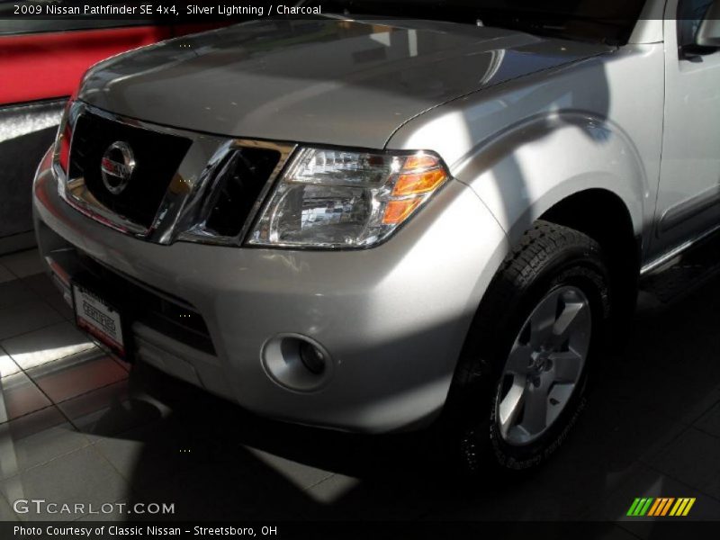 Silver Lightning / Charcoal 2009 Nissan Pathfinder SE 4x4
