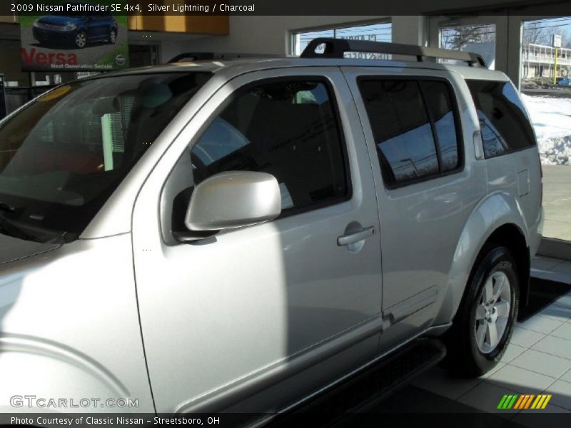 Silver Lightning / Charcoal 2009 Nissan Pathfinder SE 4x4