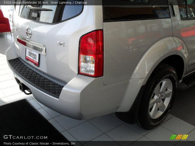 Silver Lightning / Charcoal 2009 Nissan Pathfinder SE 4x4