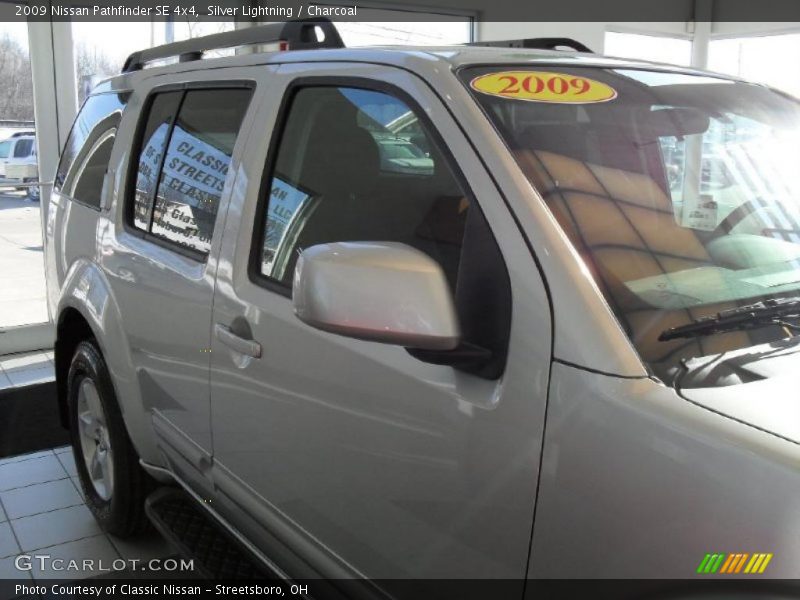 Silver Lightning / Charcoal 2009 Nissan Pathfinder SE 4x4