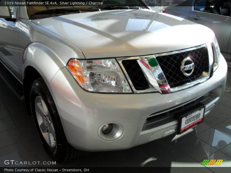 Silver Lightning / Charcoal 2009 Nissan Pathfinder SE 4x4